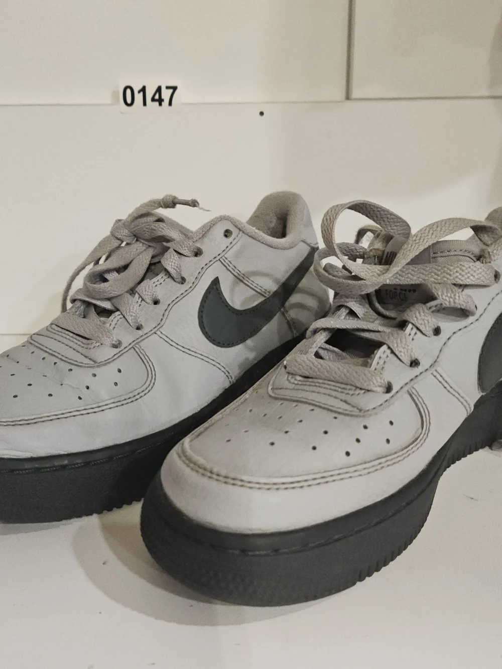 Nike Gray & Black Low-Top Sneakers - 147